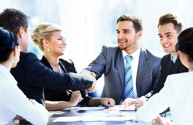Không bỏ qua bất cứ cuộc gặp nào "mặt đối mặt, tay bắt tay"